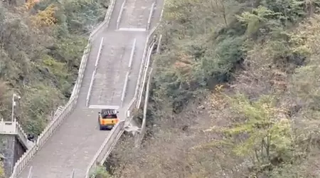 La casa automobilistica cinese ha tentato di replicare la famosa acrobazia della Land Rover e ha fallito