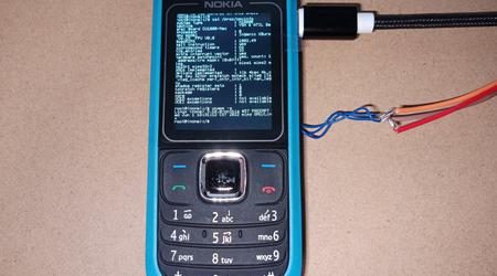 Il classico telefono Nokia 1680 del 2008 si è trasformato in un mini PC Linux
