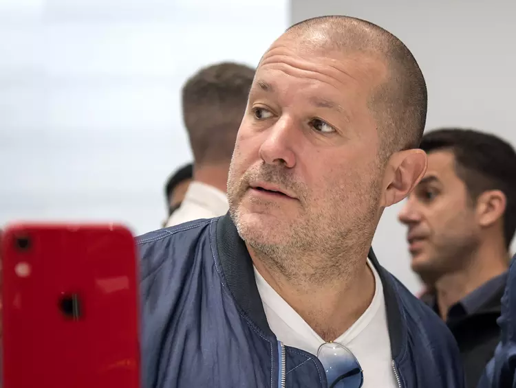 Jony Ive e Sam Altman lavorano ...