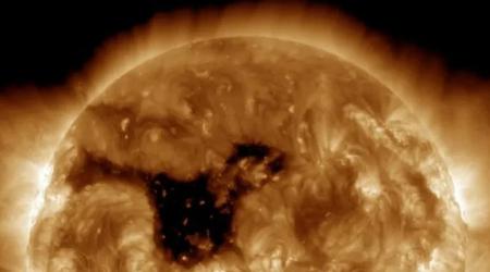 Sul Sole è stato scoperto un enorme buco coronale largo 800.000 chilometri