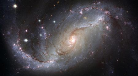 Gli scienziati hanno rivisto la smentita ipotesi dell'invecchiamento della luce, che suggerisce che l'universo esiste da quasi 27 miliardi di anni.