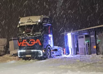 Il Mercedes-Benz eActros 600 elettrico completa ...