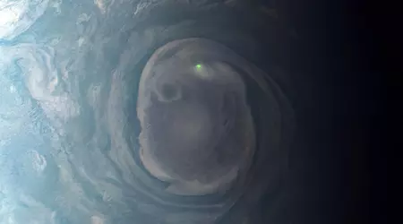 Gli scienziati ottengono accidentalmente la prima fotografia di un fulmine jupiteriano