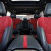 In un test drive della Nissan Armada NISMO.