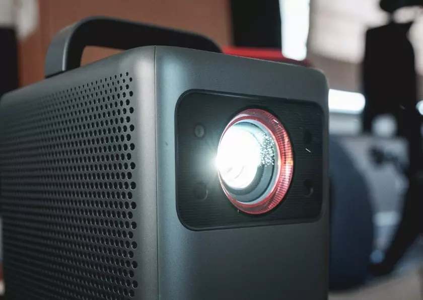 NEBULA Cosmos proiettore 4K sotto i 3000 euro