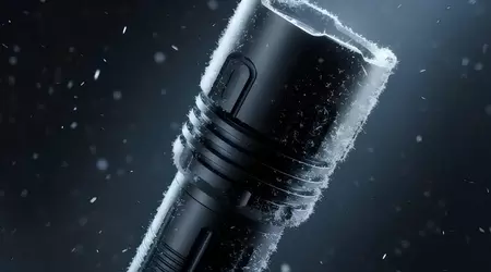 La startup Sodiumfrostglow svela la prima torcia al mondo con una batteria agli ioni di sodio, resistente a temperature estremamente basse