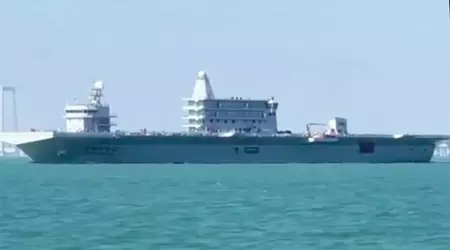 La Cina vara una portaerei finora sconosciuta con contrassegni civili