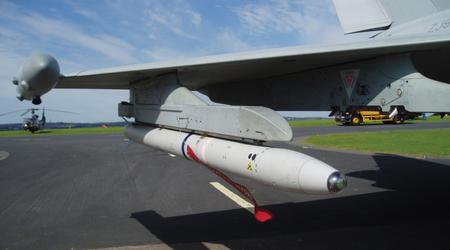 L'Ucraina per la prima volta ha mostrato ufficialmente in video il lancio del missile britannico AIM-132 ASRAAM per distruggere il drone kamikaze Shahed-136