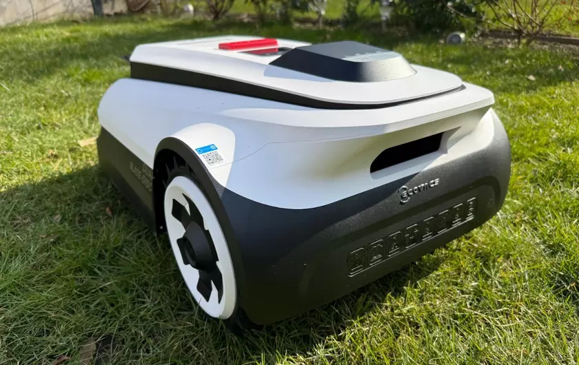 Rasaerba intelligente ECOVACS GOAT A2500 con applicazione