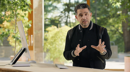 L'ex dirigente di Microsoft Surface Panos Panay si unisce ad Amazon - Bloomberg
