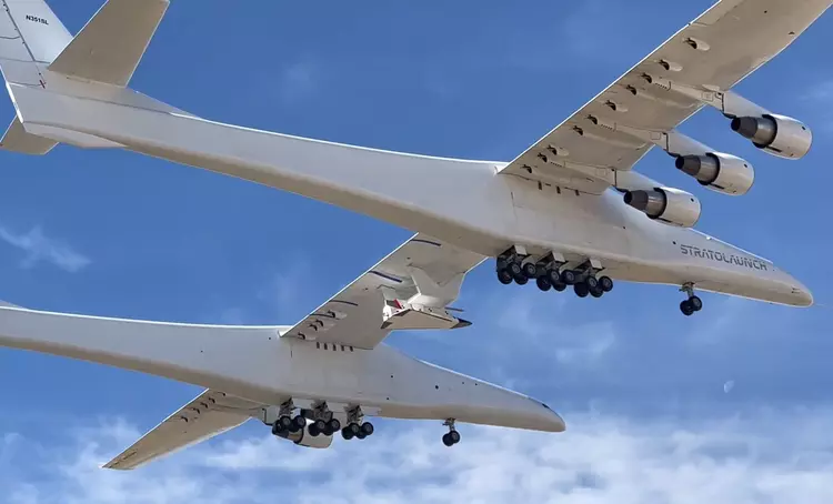 L'aereo Stratolaunch Roc più grande del ...