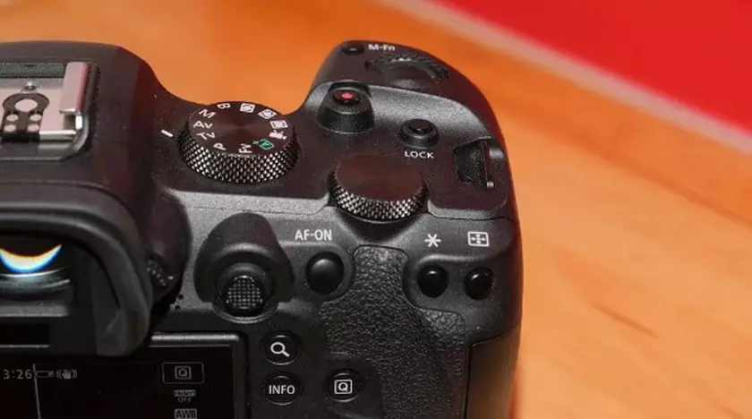 Canon EOS R6 videocamera per clip musicali