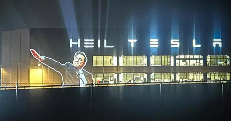 Il saluto nazista di Musk è ...