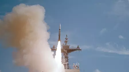 Il cacciatorpediniere statunitense USS Carney ha usato gli intercettori SM-2 per distruggere tre missili e otto droni vicino allo Yemen
