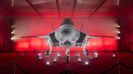 Lockheed Martin presenta il primo caccia F-35 Husarz polacco 