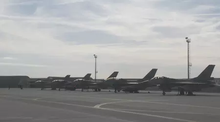 I caccia olandesi di quarta generazione F-16AM/BM sono arrivati in Romania per l'addestramento dei piloti ucraini