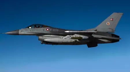 Un filmato unico: Volodymyr Zelensky ha mostrato come i piloti ucraini si sottopongono a un programma di addestramento per operare con i caccia F-16 Fighting Falcon in Danimarca