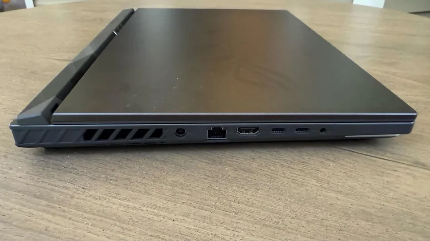 ROG Strix G16 contro ROG Zephyrus G16