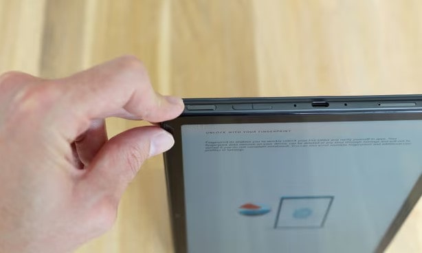 Amazon Fire Max 11 tablet compatto lettura