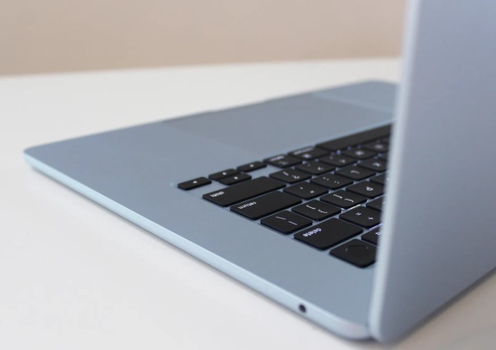 Apple MacBook Air M4 2025 vs Apple MacBook Pro M4 2024