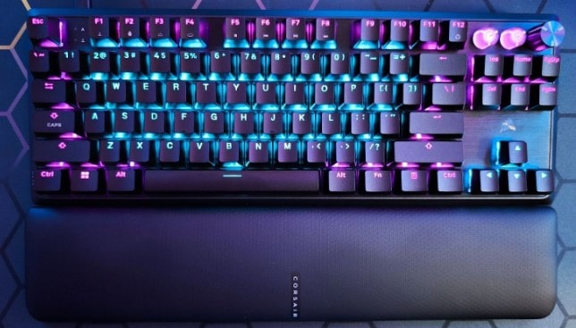 periferica gaming professionale Corsair K70 Pro