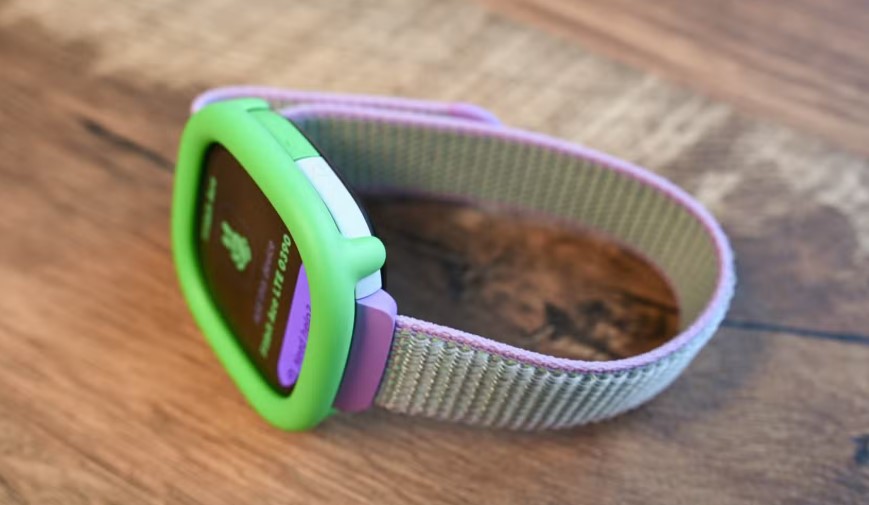 Fitbit Ace LTE orologio fitness tracker per bambini