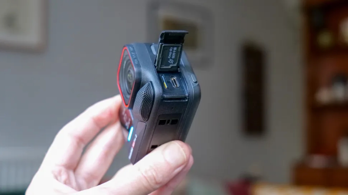 Fotocamera impermeabile Insta360 Ace Pro 2 per vlog all'aperto