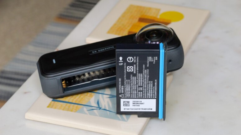 Insta360 X5 fotocamera 360 per lo sport