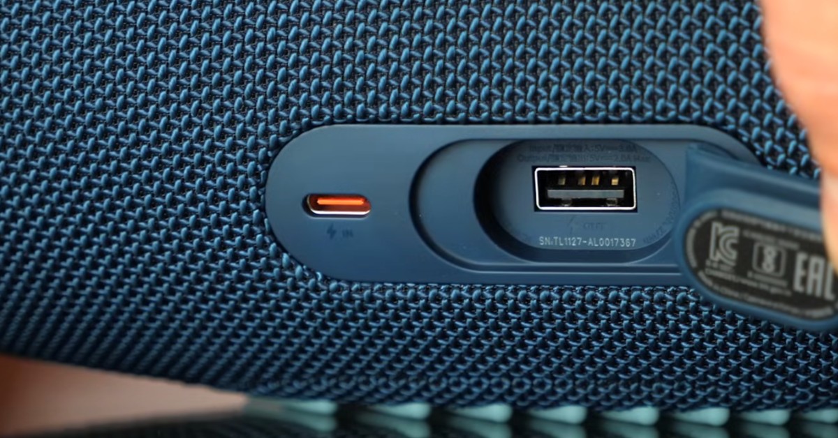 JBL CHARGE 5 Miglior altoparlante Bluetooth per film all'aperto