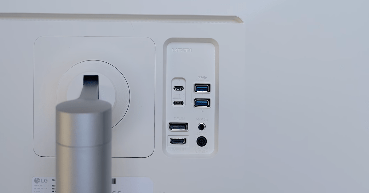 LG 32UL950-W monitor porta thunderbolt