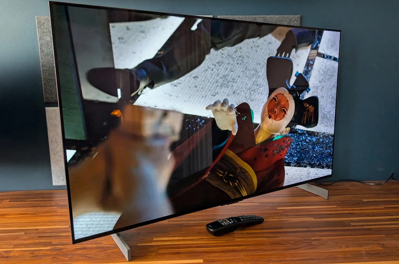 LG TV OLED evo C4 Series da 42 pollici per la camera da letto 4K