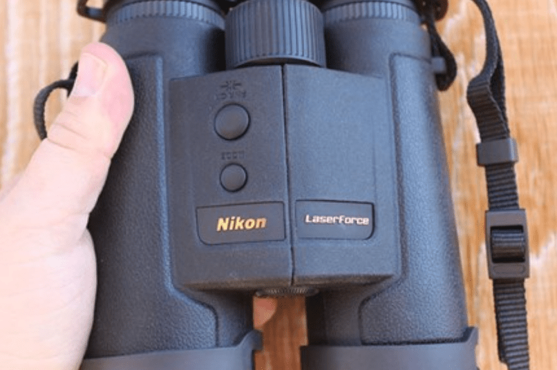 Binocolo Nikon LaserForce 10x42 con telemetro integrato
