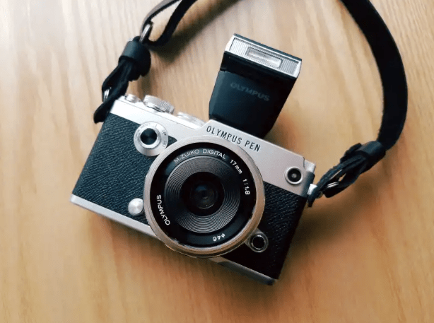 Olympus PEN-F macchina fotografica stile analogico