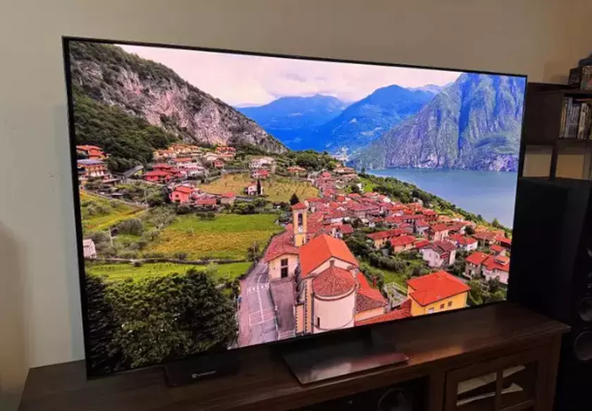Samsung OLED S90F TV per Netflix e streaming