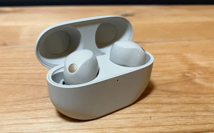 Sony WF-1000XM5 auricolari per la traduzione potenziati dall'intelligenza artificiale