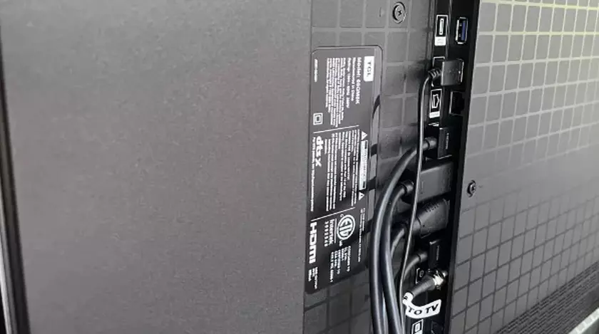 TCL QM8K Mini-LED TV per i film su Netflix