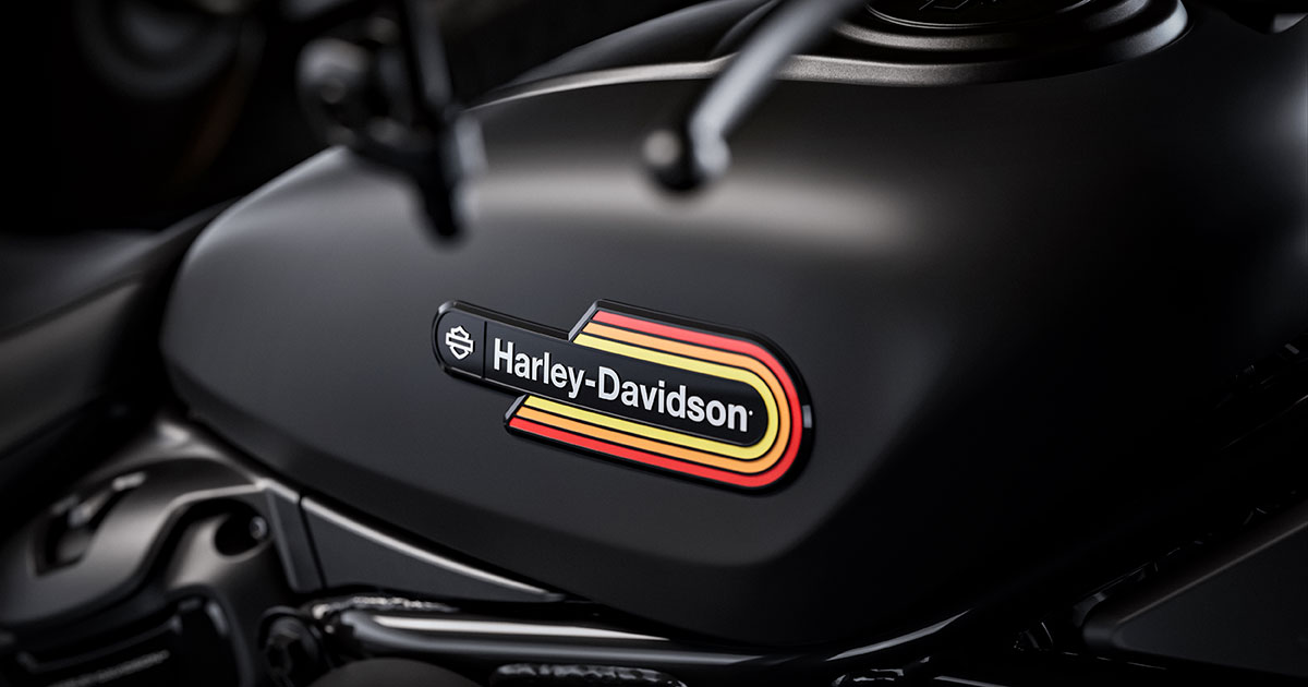 Smontaggio della capacità del serbatoio di carburante della Harley-Davidson Nightster Special