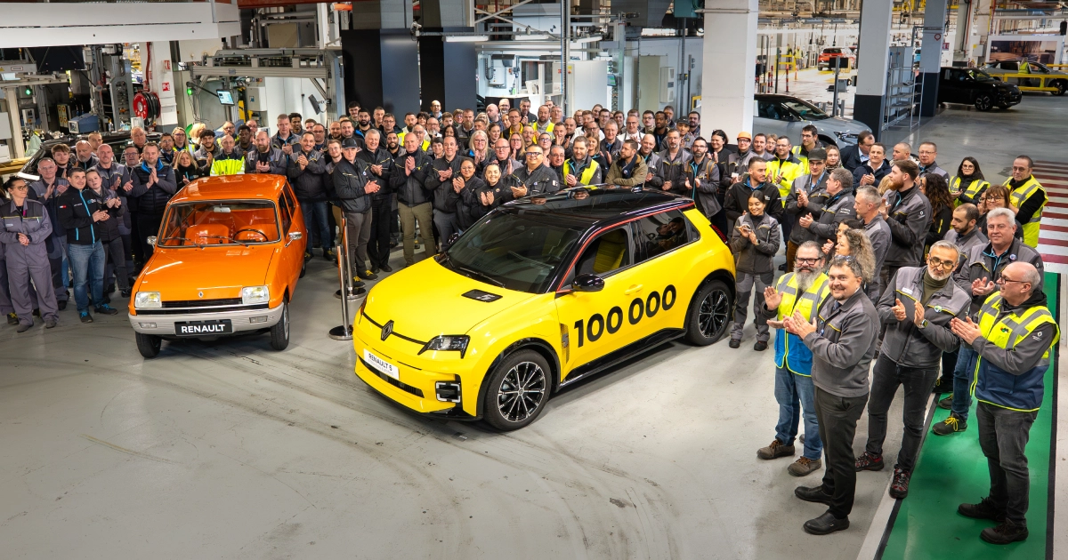 Renault R5 anniversario: l'azienda celebra la produzione della 100.000ª auto elettrica