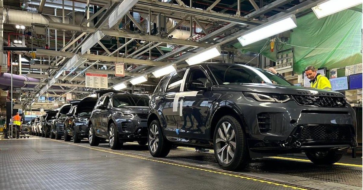 Range Rover all'inizio: lo stabilimento di Hailwood raggiunge una nuova capacità Nuova fase: la produzione di Range Rover a Hailwood accelera
