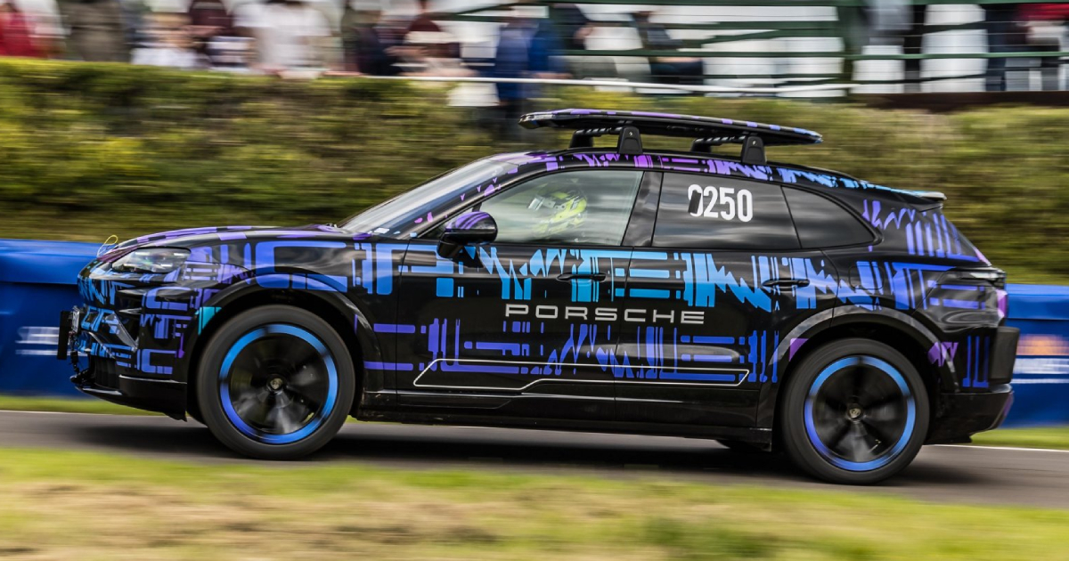 Porsche Cayenne elettrica avvistata in prova in camuffamento
