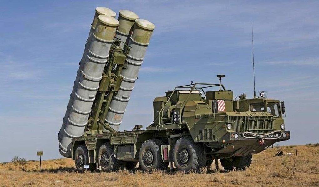 Il sistema missilistico terra-aria russo S-400 Triumf, con una gittata massima di 400 chilometri, è stato avvistato per la prima volta in India.