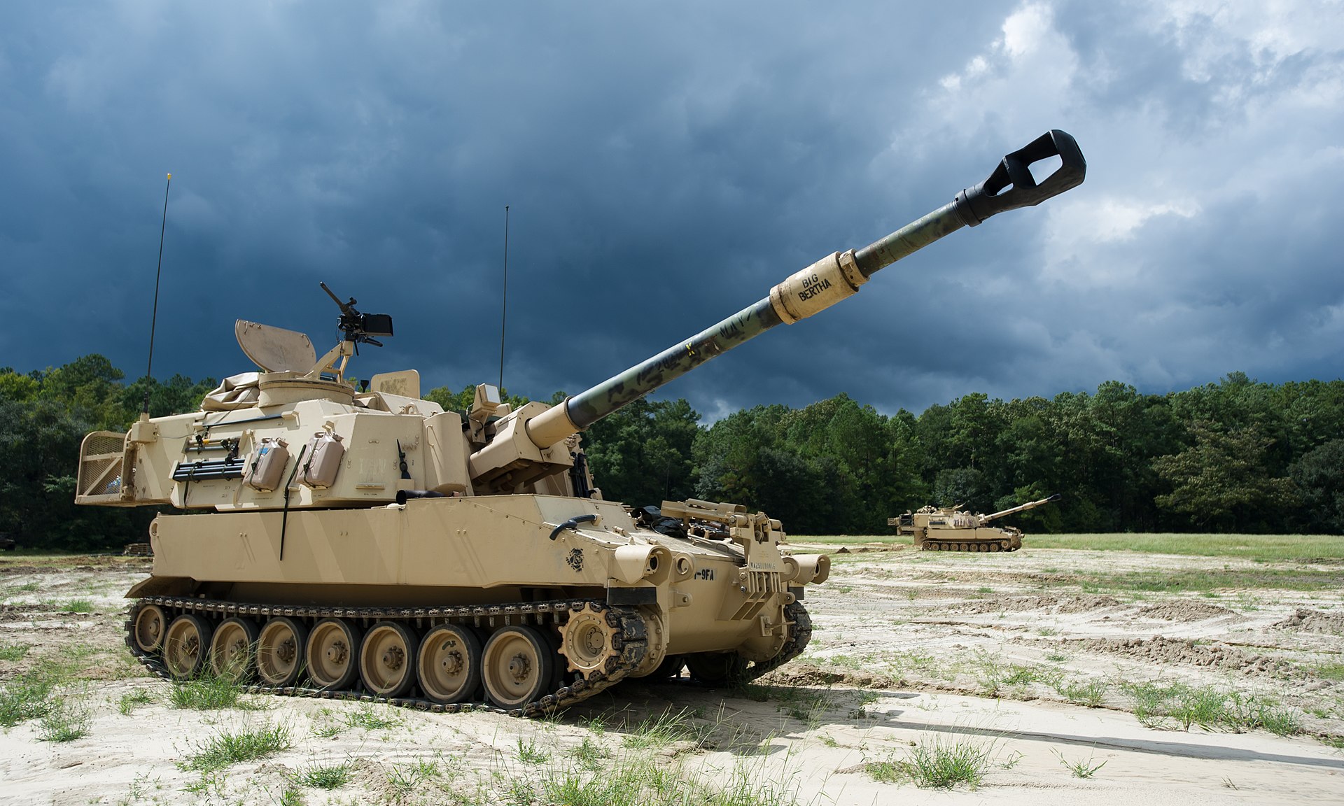 Gli obici semoventi americani M109 hanno distrutto la pistola russa "Msta-B" (video) Gli obici semoventi americani M109 hanno distrutto la pistola russa "Msta-B" (video)