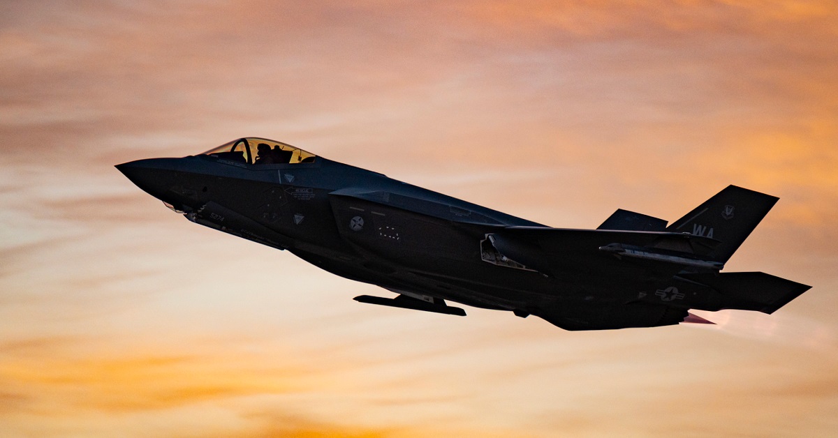 Gli Stati Uniti negano le accuse di pericolosi contrattacchi da parte dei caccia di quinta generazione F-35 Lightning II di fronte ai jet russi Su-35 Gli Stati Uniti negano le accuse di pericolosi contrattacchi da parte dei caccia di quinta generazione F-35 Lightning II di fronte ai jet russi Su-35