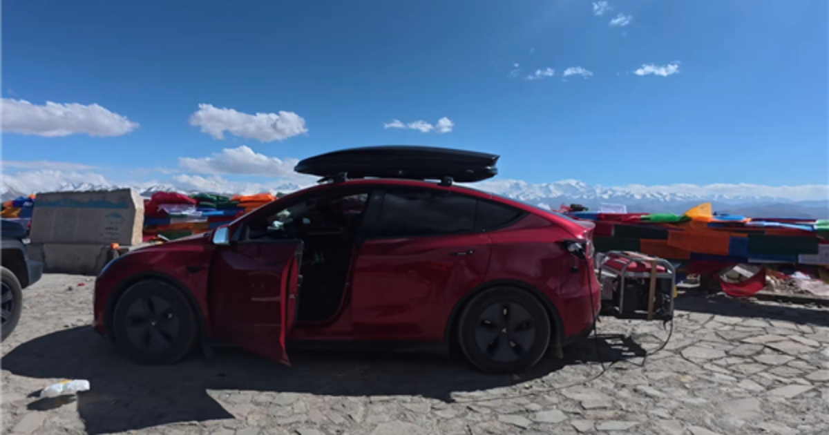 Perché la innovativa Tesla Model T ha un motore a benzina a bordo? Tesla Model T ora con generatore a benzina: la prima soluzione simile al mondo per auto elettriche
