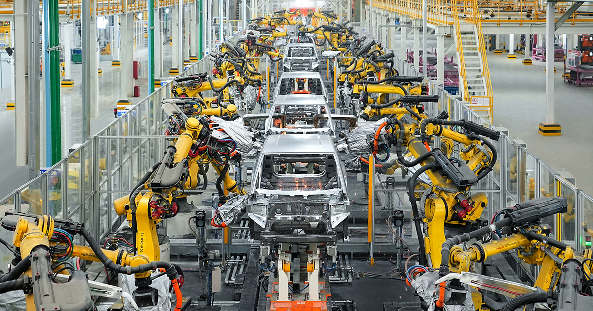 Come funzionano gli stabilimenti automobilistici moderni: uno sguardo interno