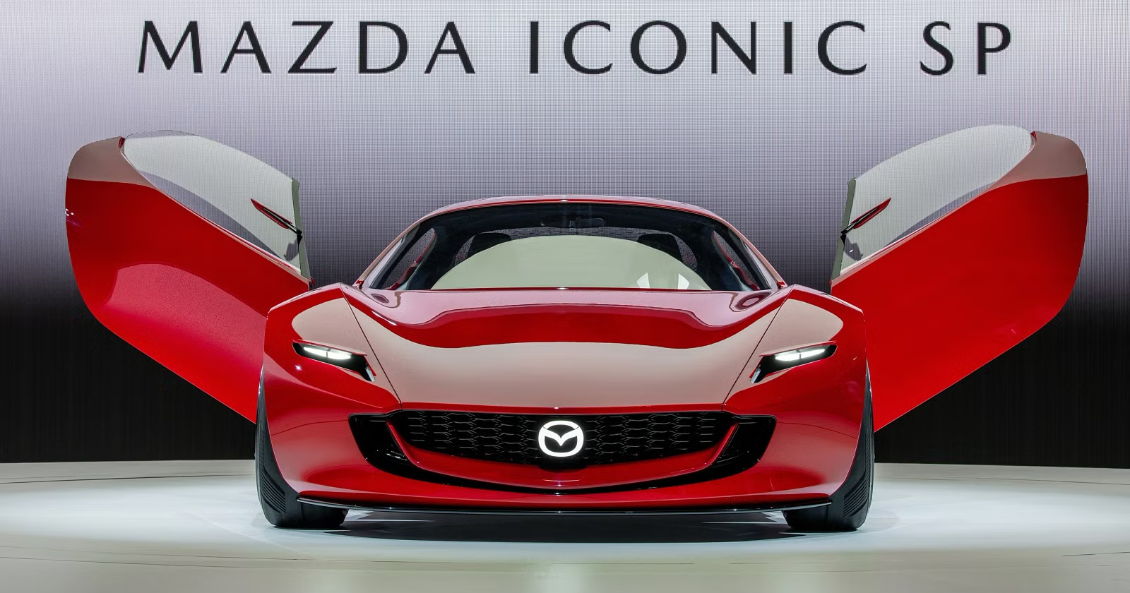 Mazda Iconic SP Concept: dove il patrimonio incontra l'innovazione all'avanguardia Mazda presenta il sorprendente concetto Iconic SP: uno sguardo nel futuro delle auto sportive