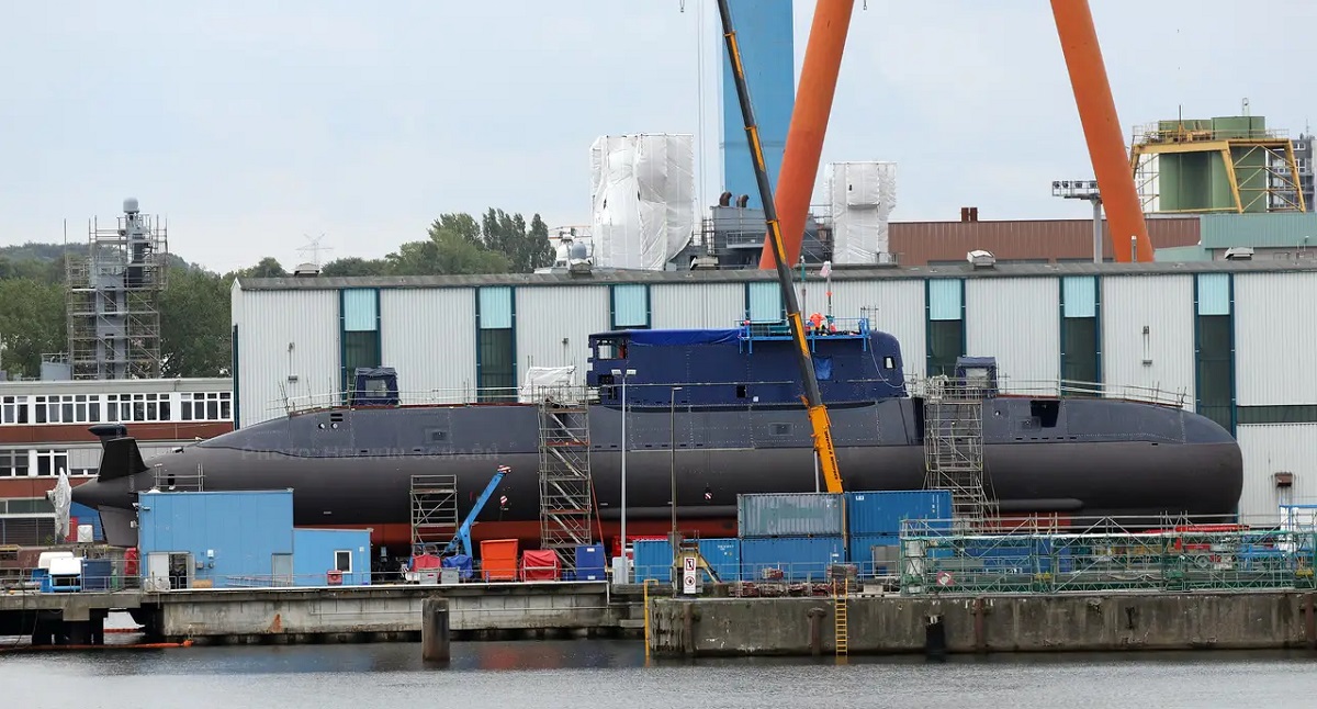 La Marina israeliana riceverà il sottomarino INS Drakon, potenzialmente in grado di trasportare missili da crociera e balistici con testate nucleari. La Marina israeliana riceverà il sottomarino INS Drakon, potenzialmente in grado di trasportare missili da crociera e balistici con testate nucleari.