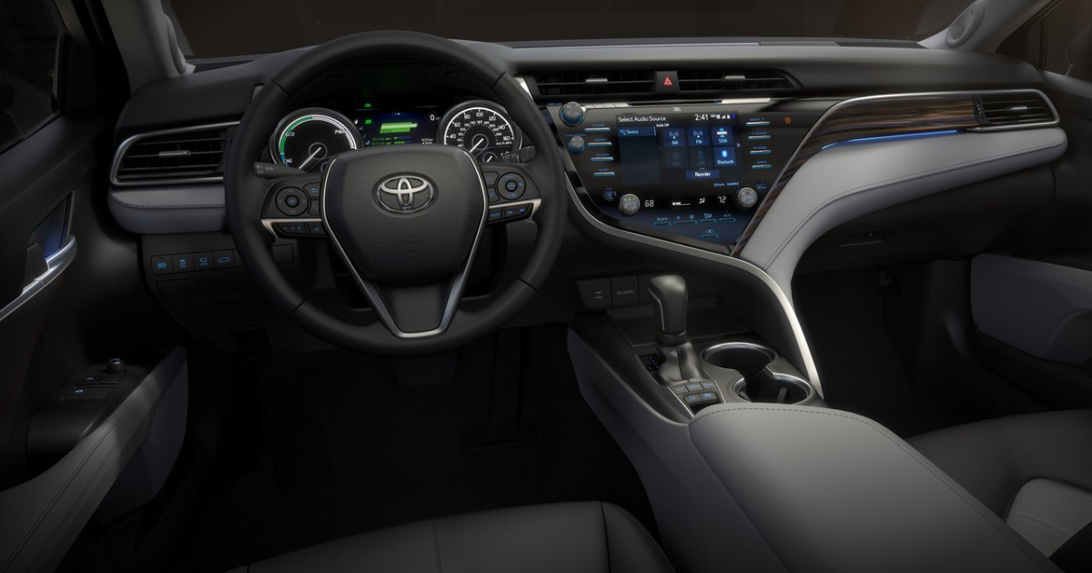 Interno futuristico: cosa offre la Toyota Camry all'interno? Immergiti nell'innovazione: Questi dettagli interni della Toyota Camry ti sorprenderanno