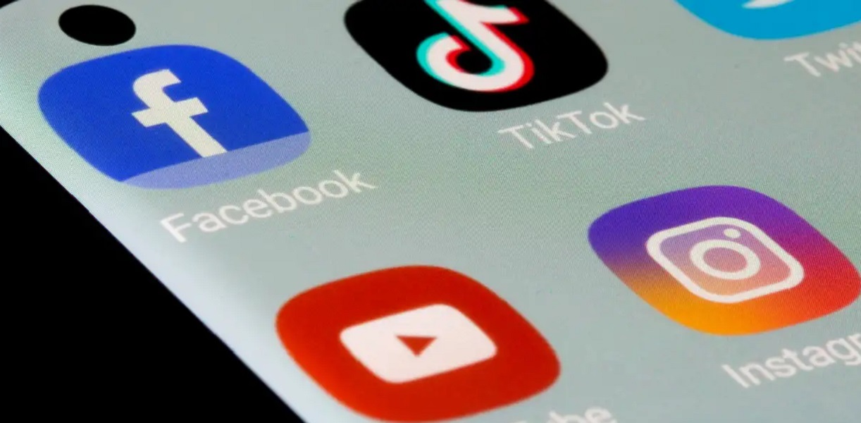 L'evoluzione dei loghi: Da Facebook a X (ex Twitter) 5 segreti per un design di logo dei social media di successo