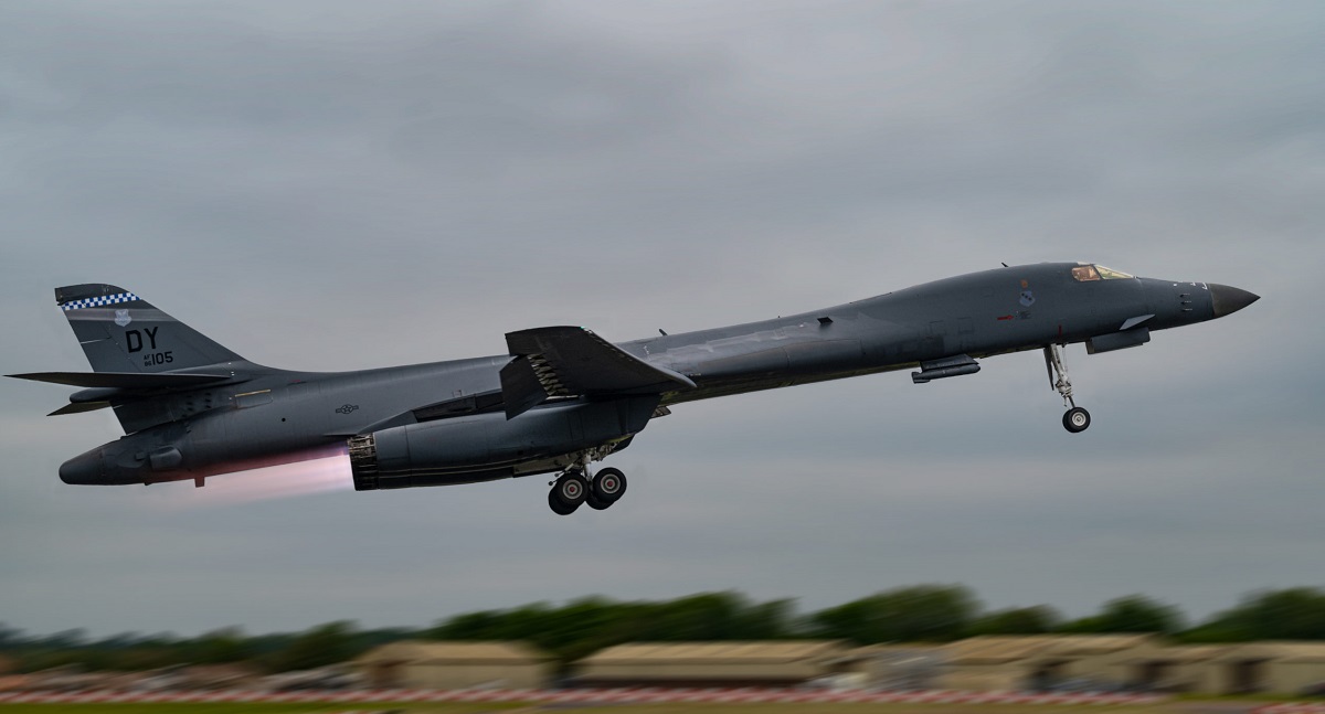 L'aeronautica militare statunitense ha inviato bombardieri strategici supersonici in Asia per esercitazioni militari con il Giappone e la Repubblica di Corea. L'aeronautica militare statunitense ha inviato bombardieri strategici supersonici in Asia per esercitazioni militari con il Giappone e la Repubblica di Corea.